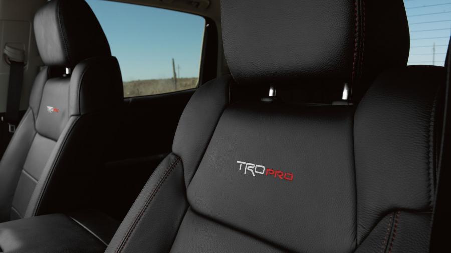Детали интерьера Toyota Tundra TRD Pro CrewMax 2019 года  (фото 25 из 27)